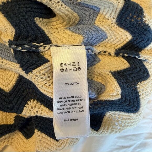 C&C California Blue and Cream Chevron Knit Cover Up XS - Picture 5 of 6